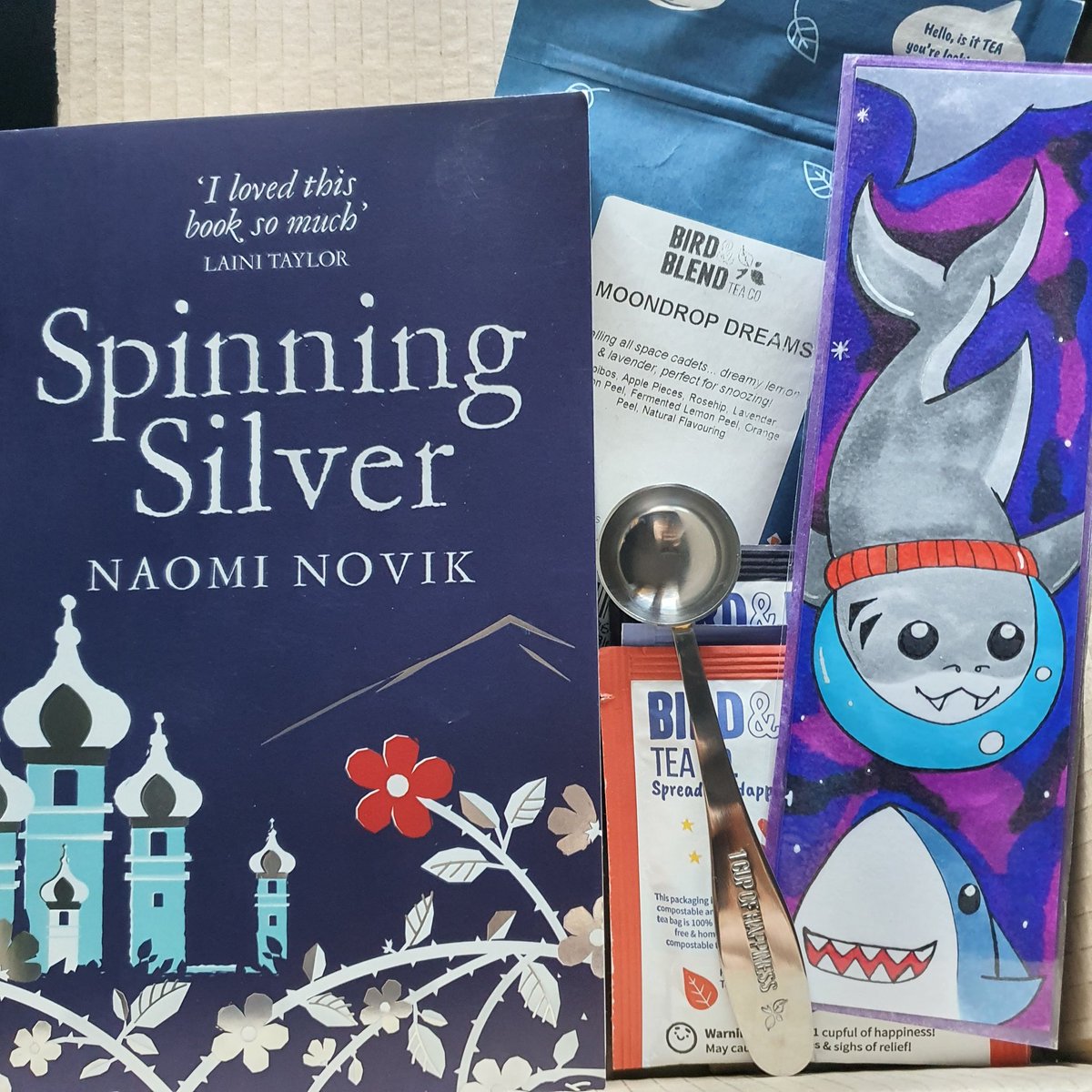 My secret santa did well this year. The bookmark is adorable 🦈💙
#TNSecretSanta