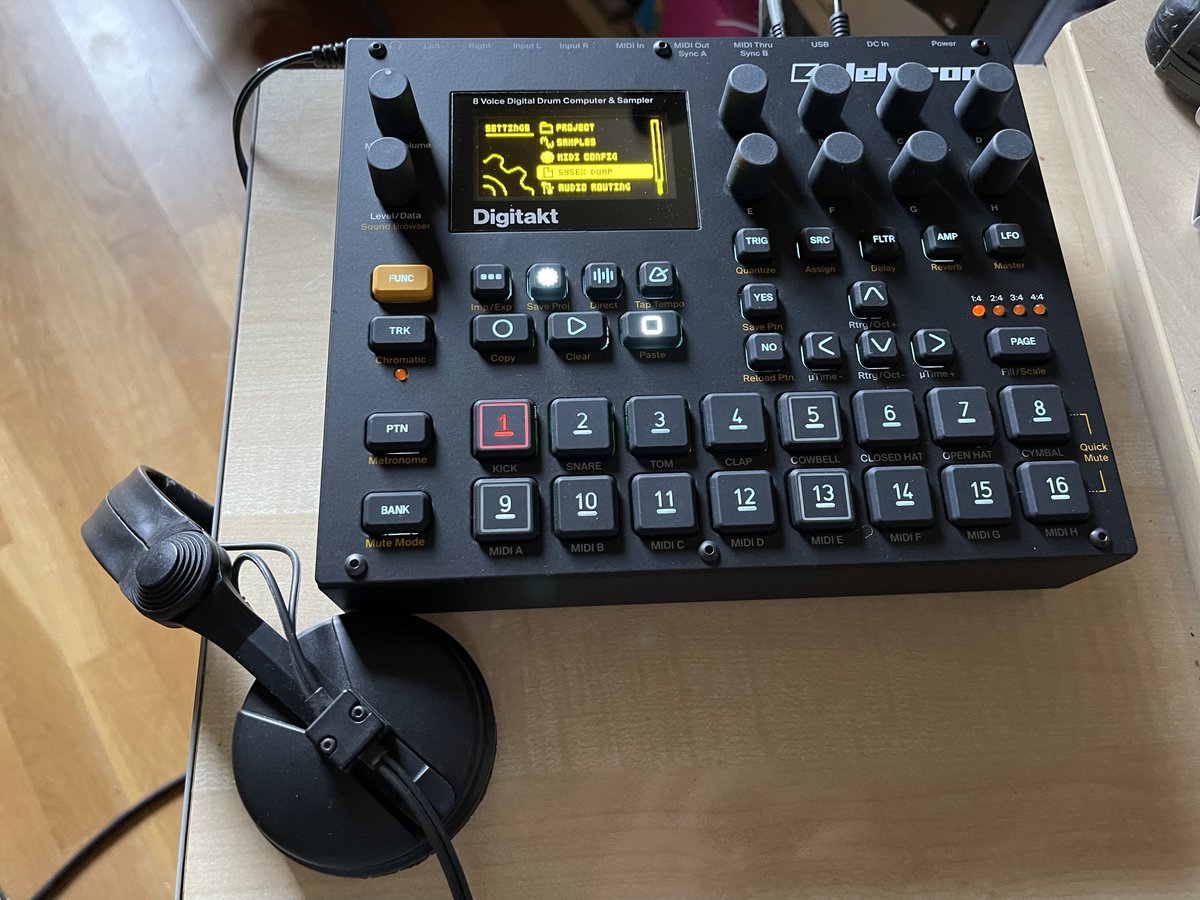 Isobel Von Salopery tweet media