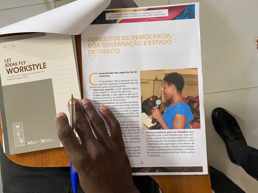 FoAAngola's tweet photo. Está a decorrer agora na Lunda-Norte /DUNDO a formação sobre Liderança e Valores Demócraticos para Jovens Angolanos /as. O workshop está a ser realizado pela Friends of Angola, financiado pela National Endowment for Democracy (NED)
#FriendsofAngola
@NEDemocracy https://t.co/xEOQvhPdpF