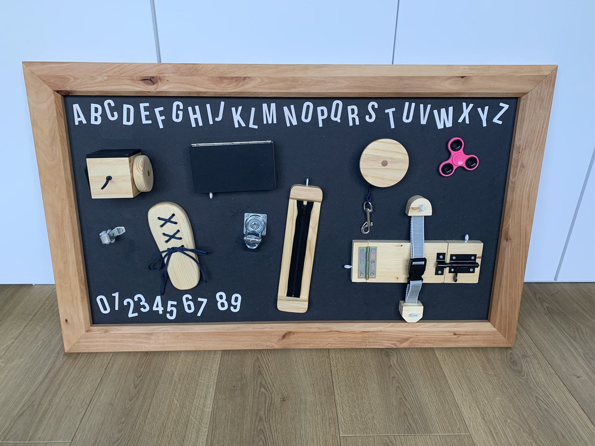nikodoc's tweet photo. Ayé !!!! Le busy board fait maison pour ma nièce est terminé ! Commande de ma belle soeur…ca m’a pris un temps fou pour finalement peu d’activités mais bon…j’espère que ça plaira.. https://t.co/74PThIWpLW