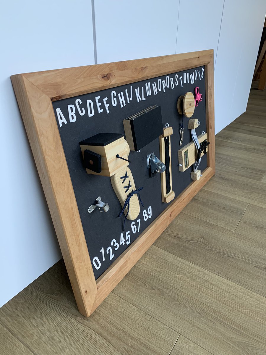 nikodoc's tweet photo. Ayé !!!! Le busy board fait maison pour ma nièce est terminé ! Commande de ma belle soeur…ca m’a pris un temps fou pour finalement peu d’activités mais bon…j’espère que ça plaira.. https://t.co/74PThIWpLW