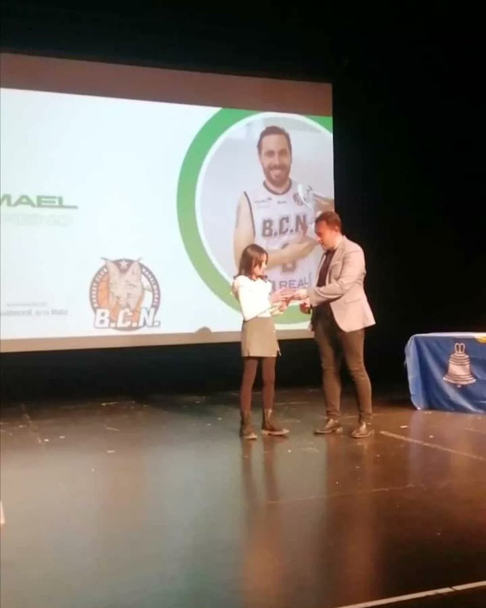 IMorenoMartin's tweet photo. Recibir un reconocimiento siempre es motivo de orgullo y más aún si quien lo recoge en mi nombre es mi hija.

Gracias al
@ayto_navalmoral, concejalia de deportes y a todos los que se acordaron de mí dedicándome unas palabras cuando recogían sus respectivos premios. https://t.co/p1IzGa2hlb