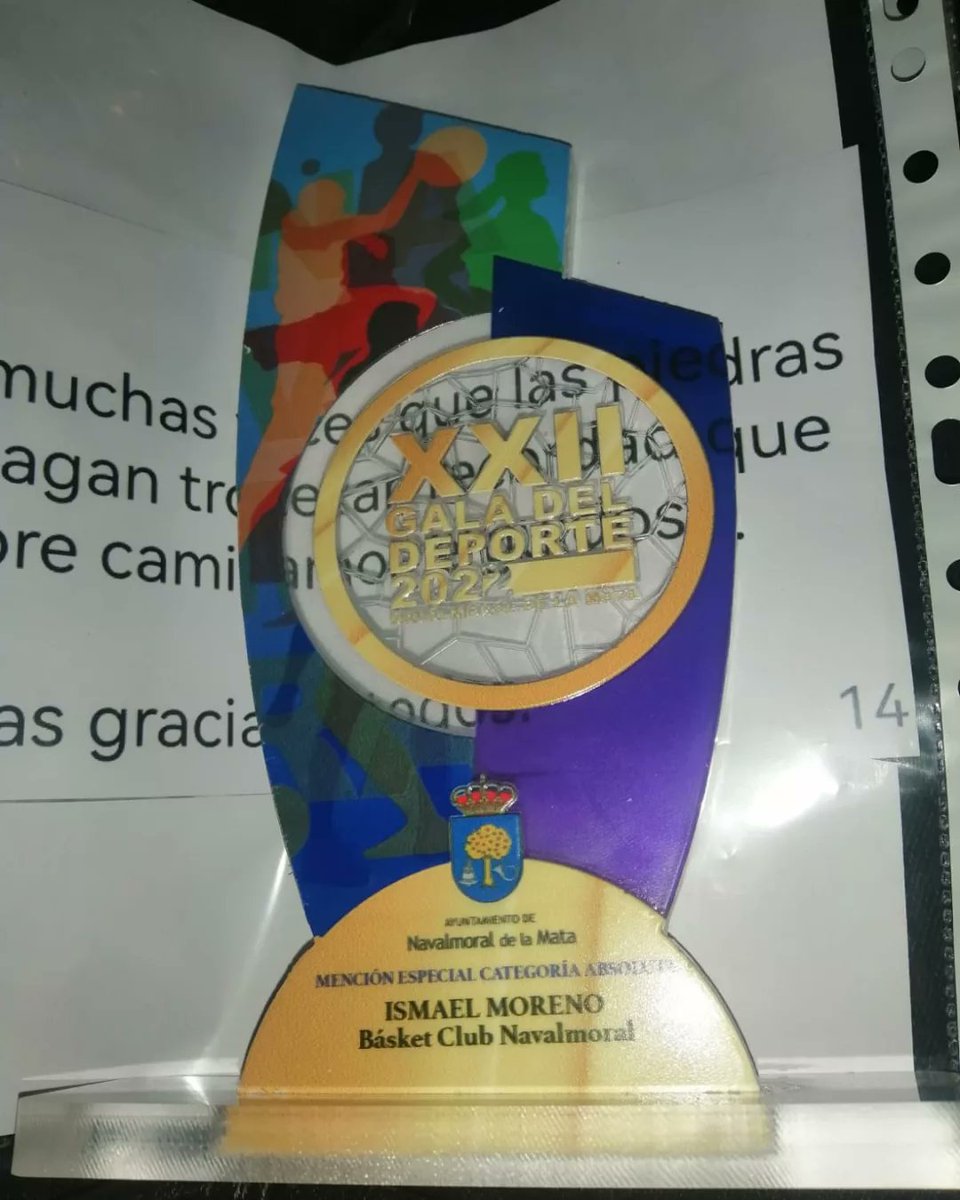 IMorenoMartin's tweet photo. Recibir un reconocimiento siempre es motivo de orgullo y más aún si quien lo recoge en mi nombre es mi hija.

Gracias al
@ayto_navalmoral, concejalia de deportes y a todos los que se acordaron de mí dedicándome unas palabras cuando recogían sus respectivos premios. https://t.co/p1IzGa2hlb