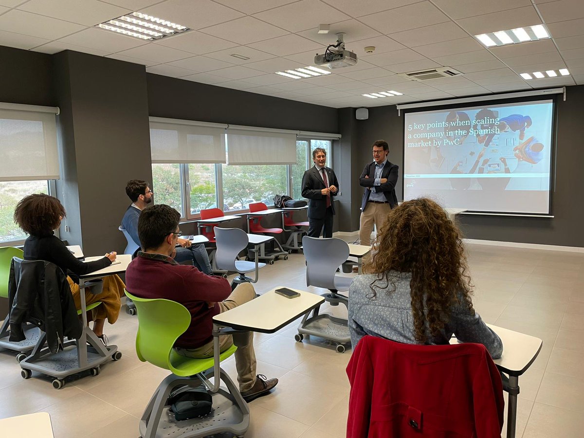 linkbyuma's tweet photo. Ayer por la tarde se celebró en Link una nueva sesión del plan formativo, enmarcado en el proyecto internacional Erasmus+ @ClusterSme
En esta,Alberto Tornero, socio responsable de Empresas de Alto Potencial @PwC_Spain, impartió el taller“¿Cómo construir crecimiento sostenible?”♻️ https://t.co/xJqMtVQTfj