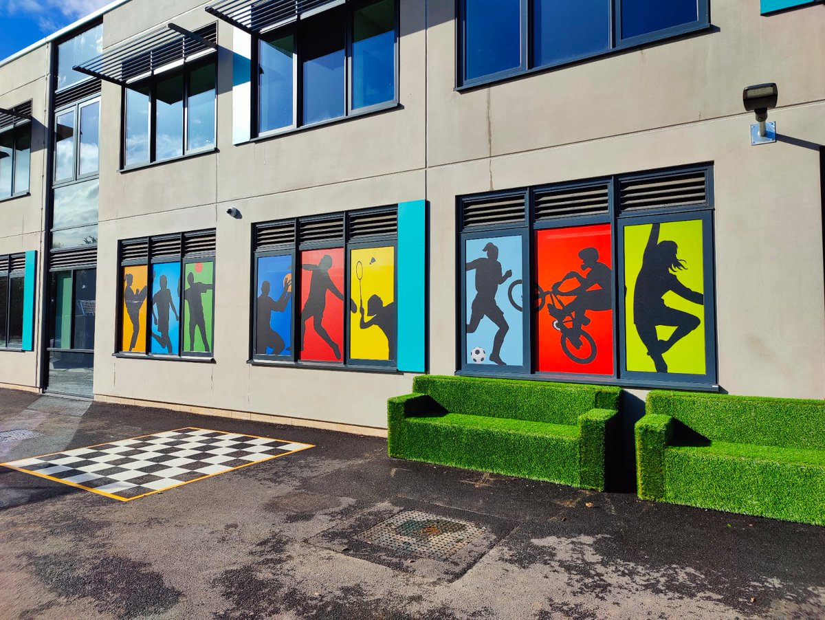 hdwrapsuk's tweet photo. All designed by our own professional graphic designers, bespoke to fit the school and their exacting brief.  ❤️

#hdwrapsuk #hdwraps #schoolwallart #schoolwallwraps https://t.co/ZAZbpu9yEs
