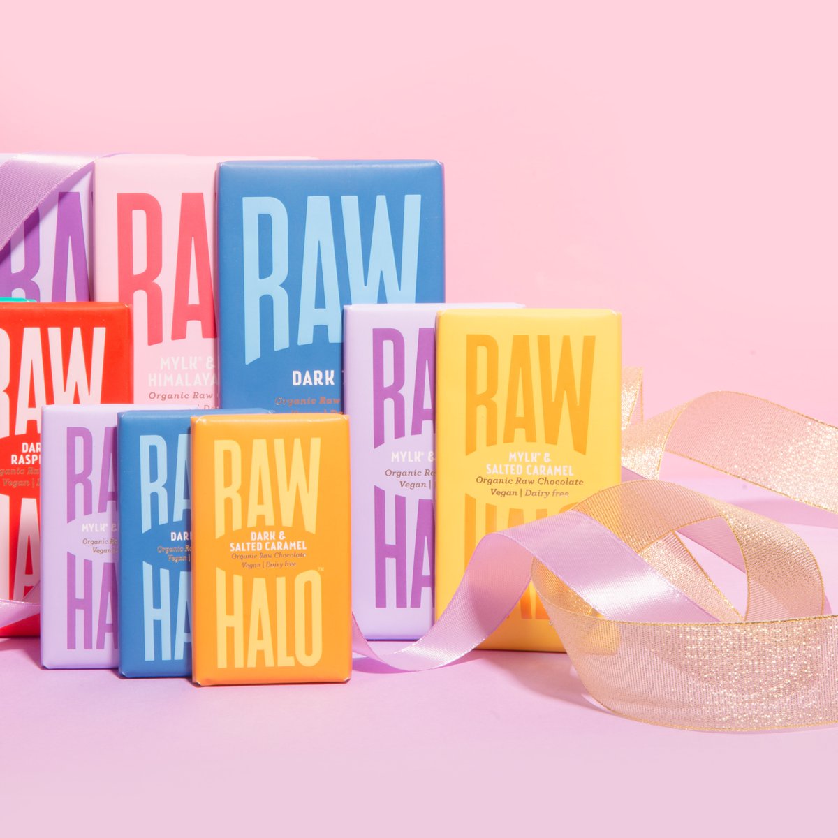 🌟#Competition Time🌟 Who'd like to win a bundle of <a href="/RawHaloUK/">Raw Halo</a> dreamy vegan chocolate in time for Christmas? 
To enter:
1. Follow <a href="/RawHaloUK/">Raw Halo</a>
2. Like and RT this post
T&amp;Cs: UK Only, Ends 20/12. Prize = 10 Bar bundle
#Prize #Giveaway #Vegan