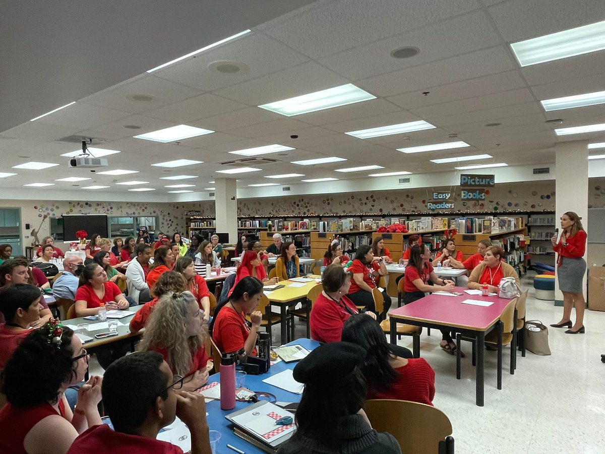 SFigueroaCouto's tweet photo. When faculty meetings are more than that...#schoolfamily #snackbar4U #Gatorstogether π€π―ππ @Claudia_PBC @WGEGators @LVargasPBCSD @jennsandersusa https://t.co/k9v0xZLPWO
