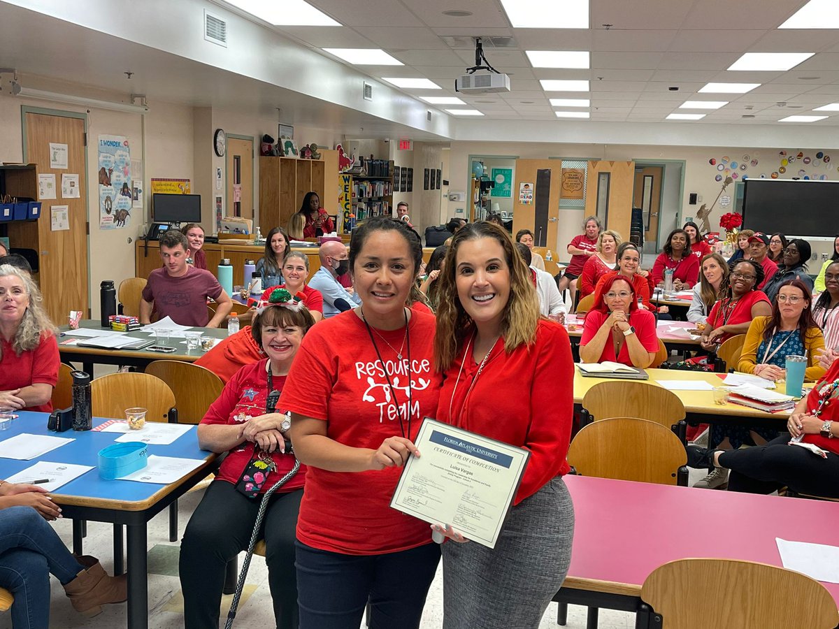 SFigueroaCouto's tweet photo. When faculty meetings are more than that...#schoolfamily #snackbar4U #Gatorstogether π€π―ππ @Claudia_PBC @WGEGators @LVargasPBCSD @jennsandersusa https://t.co/k9v0xZLPWO