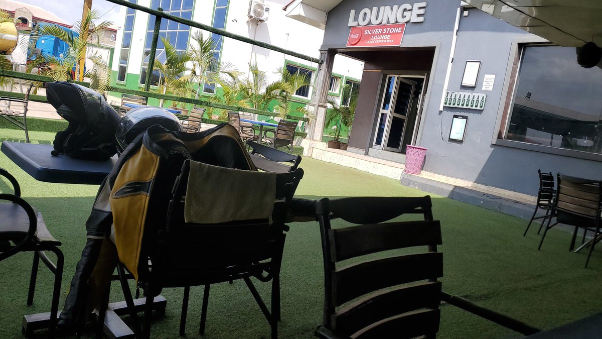 SUGARR110's tweet photo. Ore now. Akure shortly.
#rideyourlife
#PHbois
#bikelife
#drinkresponsibly https://t.co/7dxYhFaTf5