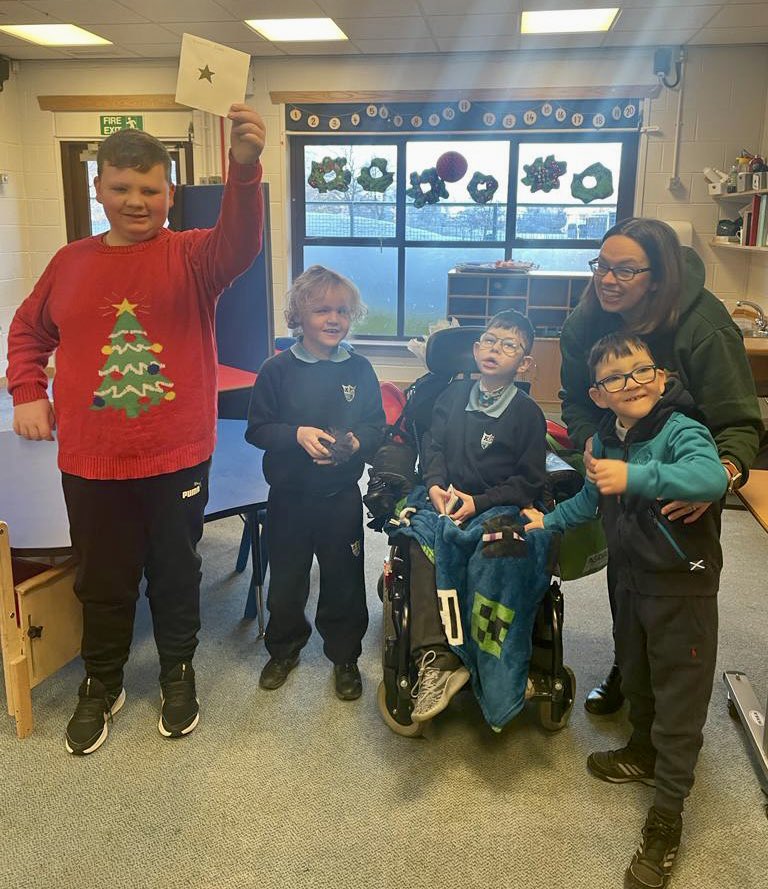 AntonineBase's tweet photo. Thanks to everyone who bought a square to guess where “Santa’s present would land?” 🎅🏻🎁❄️  The winners were class Kestrel!  @Kilpatrickscho1  @KilpatrickPri https://t.co/CW5ghkUIys