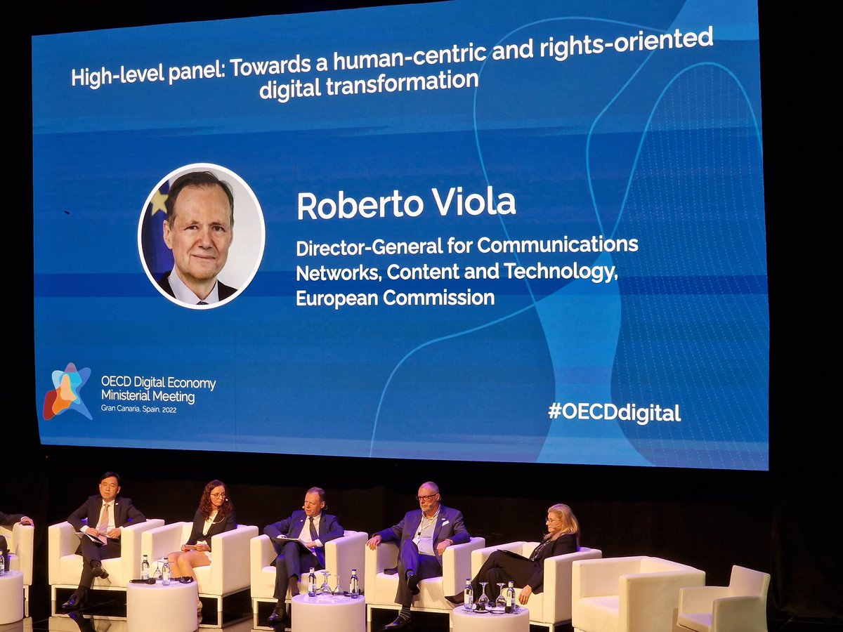 Roberto Viola from DG Connect has announced at the #OECDdigital that tomorrow the @EU_Commission will publish the EU Declaration of Digital Rights. Fantastic step forward as we move forward in the digital era