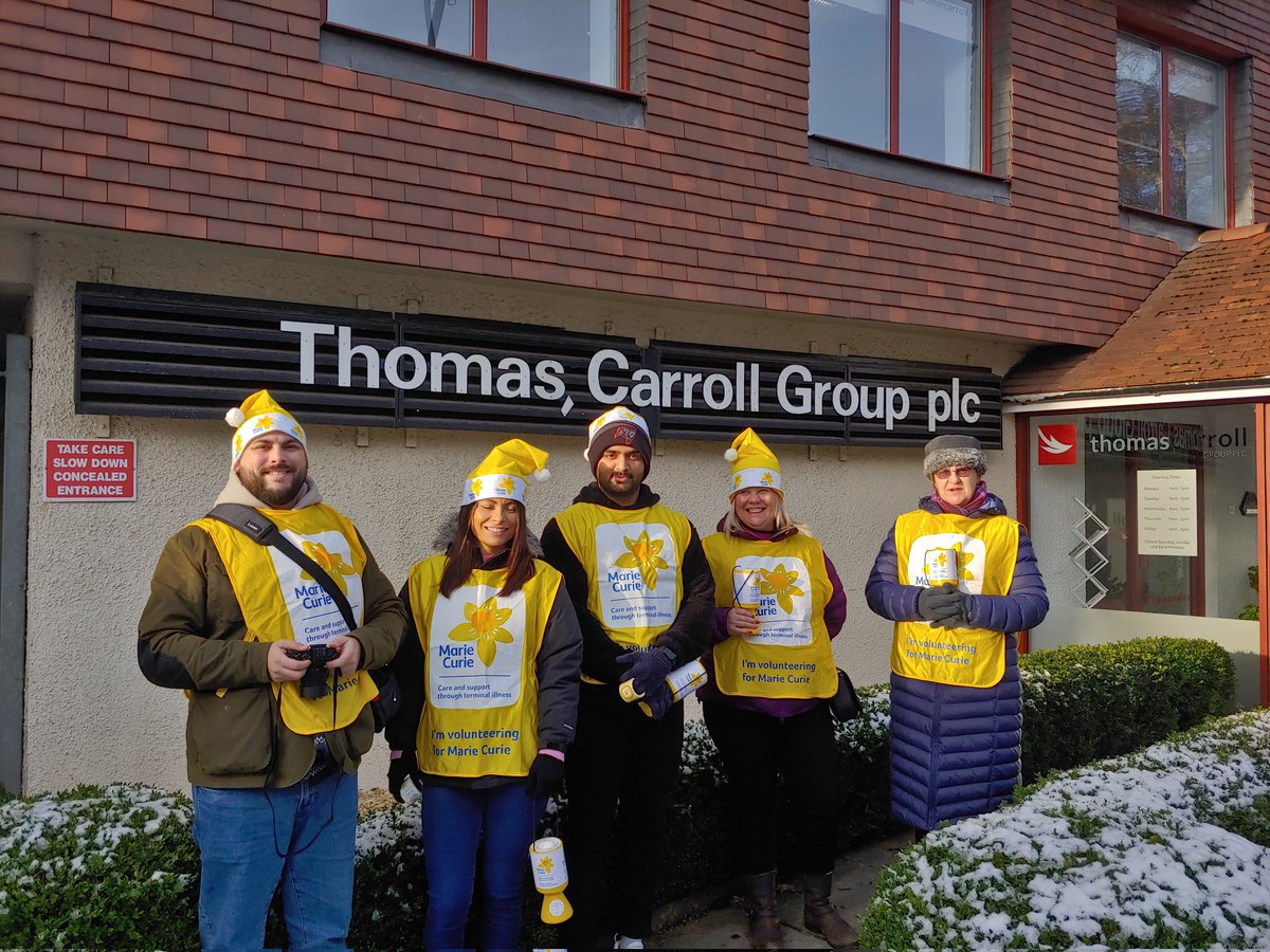 Today the lovely team from <a href="/thomascarrollgp/">Thomas Carroll Group</a> are out collecting in a frosty #Caerphilly for <a href="/MarieCurieCymru/">Marie Curie Cymru</a> their Schools Insurance team @Cover__Ed are sponsoring our Schools Daffodil Day in 2023! Thank you for your incredible support 🌟💛🌻