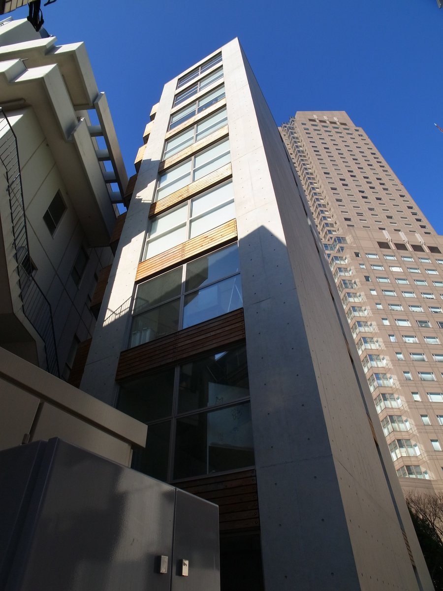 StechWood's tweet photo. #東京 の #渋谷区 にある事務所ビルの #外壁 と #デッキ に #エステックウッド を使用しました。無機質な外観に柔らかみのある #天然木 を融合しました。写真は竣工後半年経過しております。
#木育 #天然木 #wood #tree #熱処理木材 #防腐 #防蟻 #deck #outwall https://t.co/Z9FPHyXdfq
