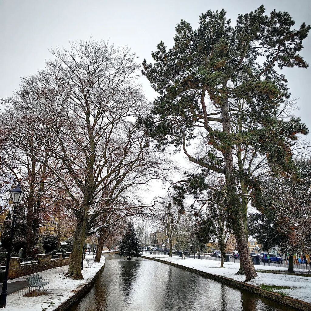theTravelMemoir's tweet image. Beautiful Bourton-on-the-Water, with a X'mas tree in the water.

#ttm #tech4tea #ttmUK #ttmUK2022 #ttmCotswolds #t4tShotWithHuaweiMate50pro instagr.am/p/CmJPUboNCjm/