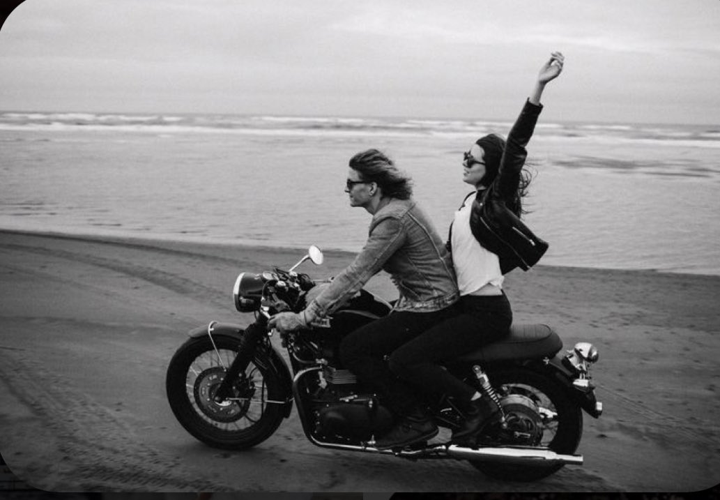 LadyNovmber's tweet photo. الجو يحتاج .. 🏍️ https://t.co/8bXHO50mgf