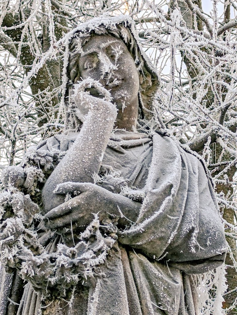 Paul4Jags's tweet image. Cold in the grave. Sculptures in St Kentigern's Cemetery, Glasgow.