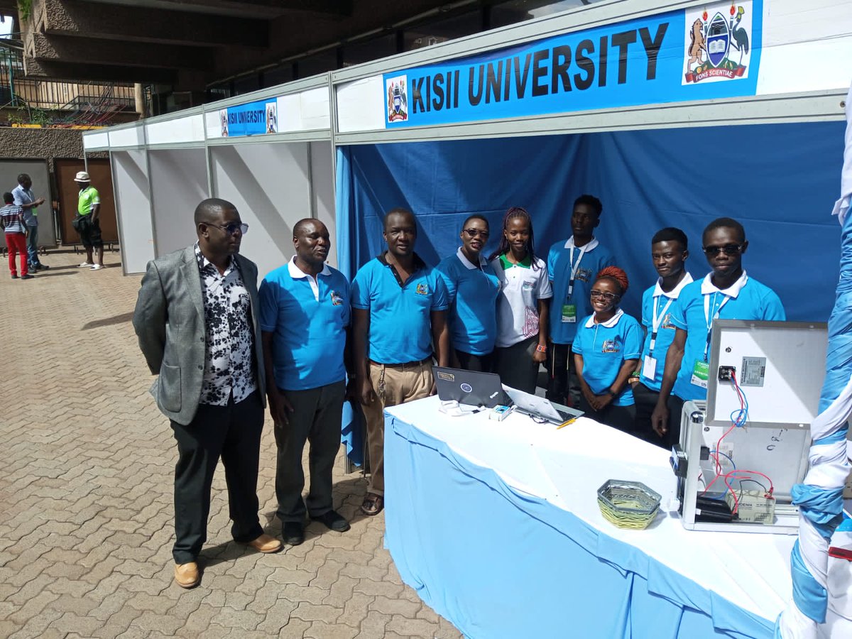 mwaki_link's tweet photo. It has been a pleasure hearing very insightful words from the CEO safaricom when he visited our booth at the Jamhuri Tech and Innovation summit in Nairobi. Thank you
@kisiuniofficial @sistksu @PeterNdegwa_  #womenintech #JamhuriDay https://t.co/JAWJ3tBmCA