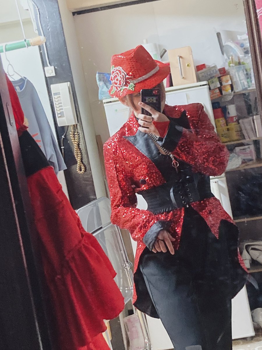 pyon_dream's tweet image. 小倉さん毎日ありがとーーーー❤
沢山優しくしてもらえて幸せです！！

寒くなって出不精発動して楽屋でずっとキラキラ付けてる！
楽しい！

地元の方も遠征さんもみんなありがとう🥳ﾊﾋﾟﾊﾋﾟ