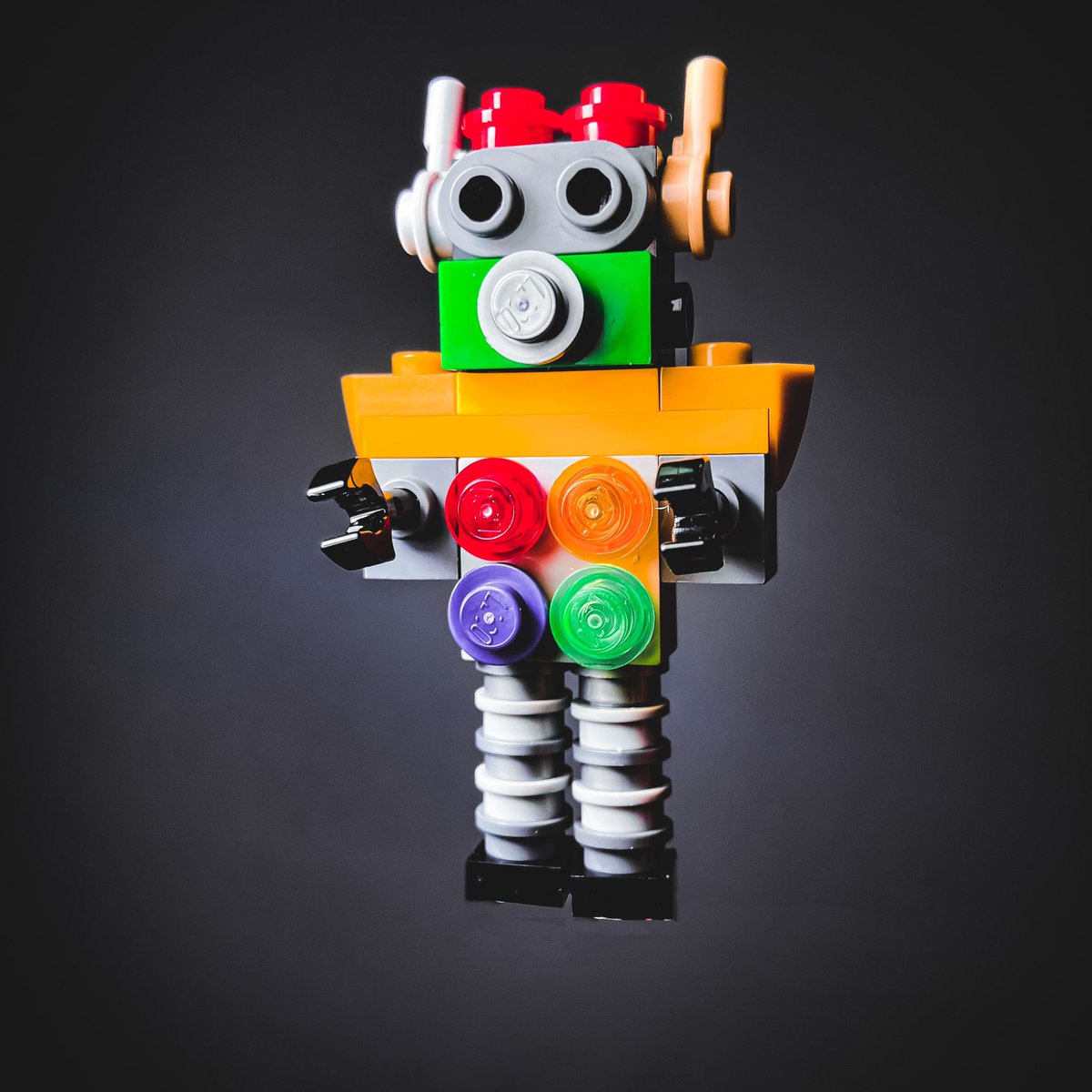 lightoverwater's tweet photo. Day 14
Had a few cool ideas come in, but for today: it’s all got a bit techno #beepboopbeep
#toyrobot #lego #microbuildchristmas https://t.co/J1EvWIhVun