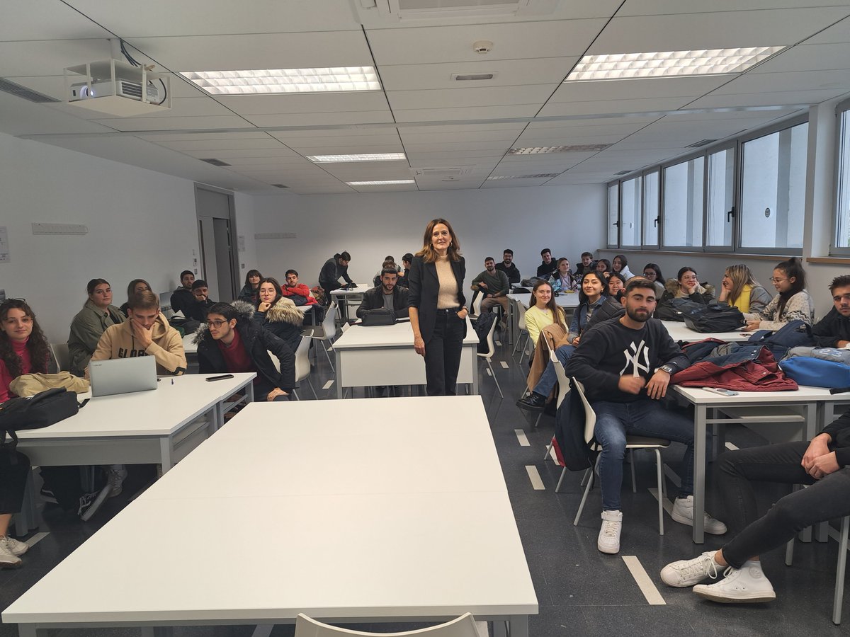 HispaColex's tweet photo. Interesante Taller de Creación de #empresas, impartido por nuestra socia y economista Cristina Ruiz Martín, para los alumnos de Económicas de la Universidad de Granada @CanalUGR 
#abogados #HispaColex #formacion https://t.co/5MjHjx8v9M