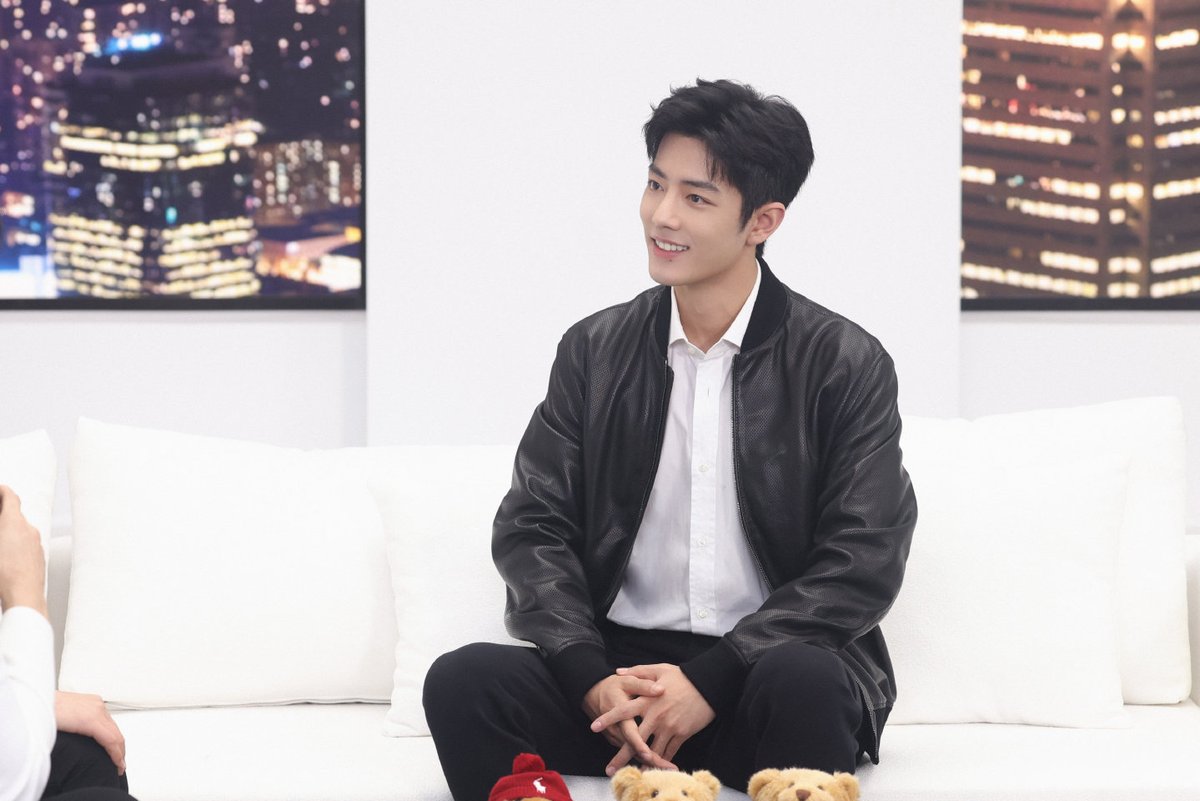 ZSWW_MM_FC's tweet photo. 2022.12.14 肖战工作室 Weibo Update(2/2)
Ambilight၊ မြို့ပြခေတ်သစ်နှစ်သစ်ကူးကို အလင်းရောင်ပေးသည်။ ဒီနေ့ည 19:30 မှာ #XiaoZhan နဲ့အတူRalphLauren မှာတွေ့ကြမယ်။

#XiaoZhan肖战 #ရှောင်းကျန့်
#XiaoZhanxRalphLauren
#XTFMM
#ZSWWMMFC https://t.co/CTbRwxlbMC