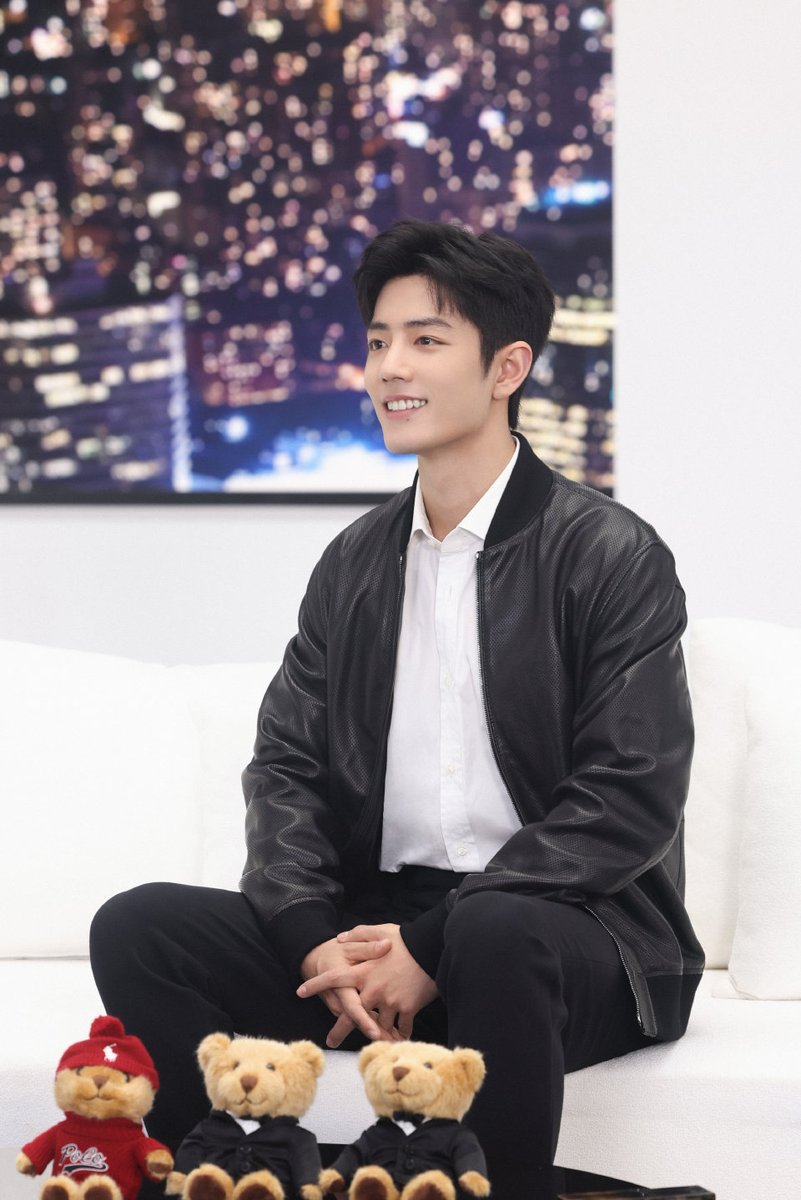 ZSWW_MM_FC's tweet photo. 2022.12.14 肖战工作室 Weibo Update(2/2)
Ambilight၊ မြို့ပြခေတ်သစ်နှစ်သစ်ကူးကို အလင်းရောင်ပေးသည်။ ဒီနေ့ည 19:30 မှာ #XiaoZhan နဲ့အတူRalphLauren မှာတွေ့ကြမယ်။

#XiaoZhan肖战 #ရှောင်းကျန့်
#XiaoZhanxRalphLauren
#XTFMM
#ZSWWMMFC https://t.co/CTbRwxlbMC