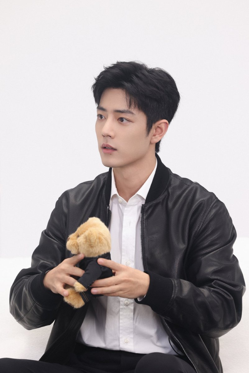 ZSWW_MM_FC's tweet photo. 2022.12.14 肖战工作室 Weibo Update(2/2)
Ambilight၊ မြို့ပြခေတ်သစ်နှစ်သစ်ကူးကို အလင်းရောင်ပေးသည်။ ဒီနေ့ည 19:30 မှာ #XiaoZhan နဲ့အတူRalphLauren မှာတွေ့ကြမယ်။

#XiaoZhan肖战 #ရှောင်းကျန့်
#XiaoZhanxRalphLauren
#XTFMM
#ZSWWMMFC https://t.co/CTbRwxlbMC