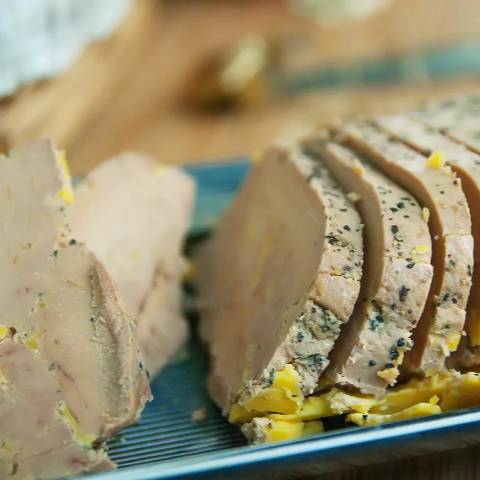 ChezFranklin's tweet photo. Notre foie gras vous régale aussi CHEZ VOUS pendant les fêtes ✨ Commandez (bien en avance) votre foie gras par téléphone, au 02 51 82 35 20 ou au 06 50 39 55 77 ! https://t.co/9LHHhM2VbB