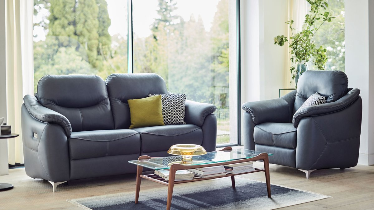 GPlanDesign's tweet image. Jump into Jackson&apos;s deep, sumptuous seats and stylish design, available in a range of fabrics and leathers. 

Discover more: ow.ly/oa2b50LZcmh.

#gplan #gplansofas #leathersofas #fabricsofas #bluesofas #Jackson #sofas #chairs #modernsofas