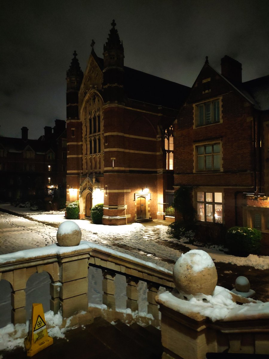 anamariakoeva's tweet photo. @Selwyn1882 in the winter of 2022 💫
#SelwynCollege #CambridgeUniversity  #Winter2022 https://t.co/VNQvF6TJtx