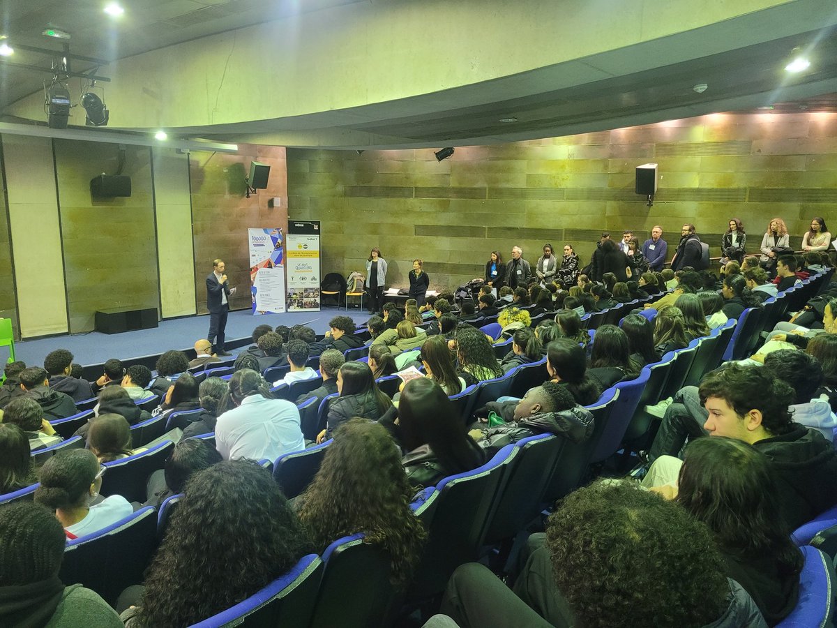 Lycée Les Arènes tweet media