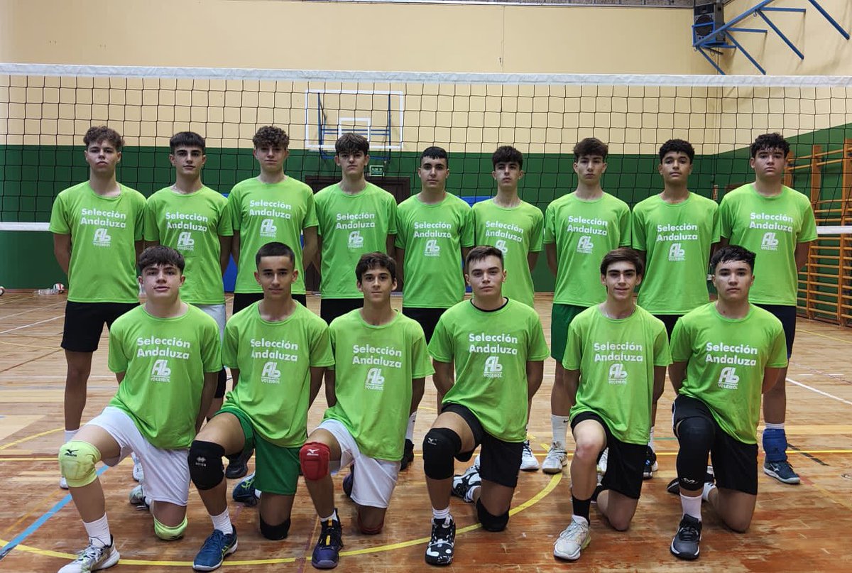 FAVB_'s tweet photo. Finalizada la concentración de las Selecciones Andaluzas de Voleibol en su preparación para acudir al Campeonato de España de Selecciones Autonómicas 2023
En la misma pudimos contar con la presencia de nuestro amigo David Diaz
@DeporteAND 
@SuperVoleySpain 
@TodovoleySpain https://t.co/3WA3sGPCKP