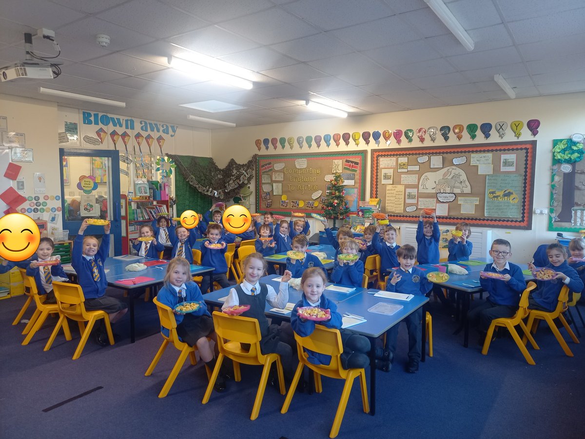 JamesBrindleyPS's tweet image. It was a thumbs up and empty plates all round from Year 2! They loved their West African fruit salads! #smileyfacesandfulltummies #dtproject #designandmake