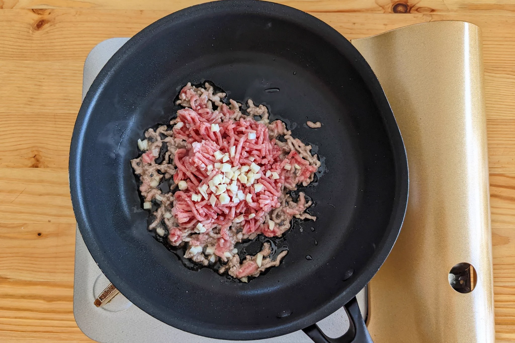 照り焼き風の味付けでご飯が進みそう！とっても美味しそうな「丼もの」レシピ！