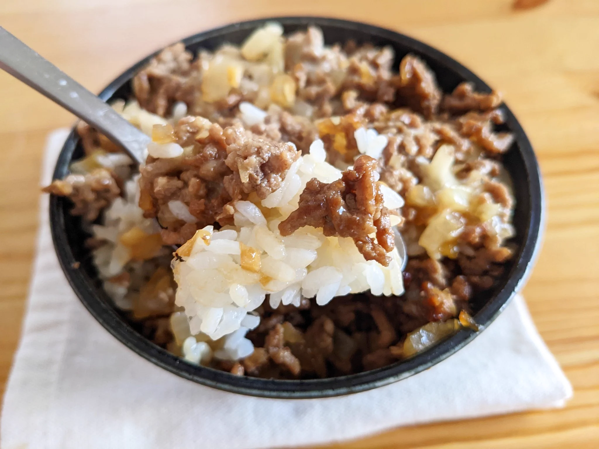 照り焼き風の味付けでご飯が進みそう！とっても美味しそうな「丼もの」レシピ！