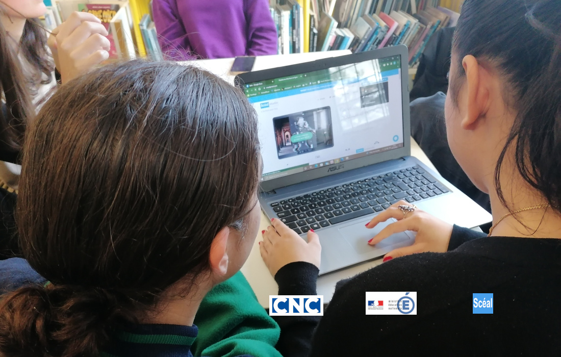 Road trip aux États-Unis dans les années 70 : l'un des scénarios en cours de rédaction au lycée Alfred Kastler (Talence).
Scéalprod partenaire du défi "Écris ta série!", initié par  <a href="/LeCNC/">Le CNC</a> et <a href="/education_gouv/">Ministère Éducation nationale</a> (Éducation nationale). 
scealprod.fr
<a href="/ludomag/">@ludomag.bsky.social</a> <a href="/EdtechFrance/">EdTech France 🇫🇷🇪🇺</a>