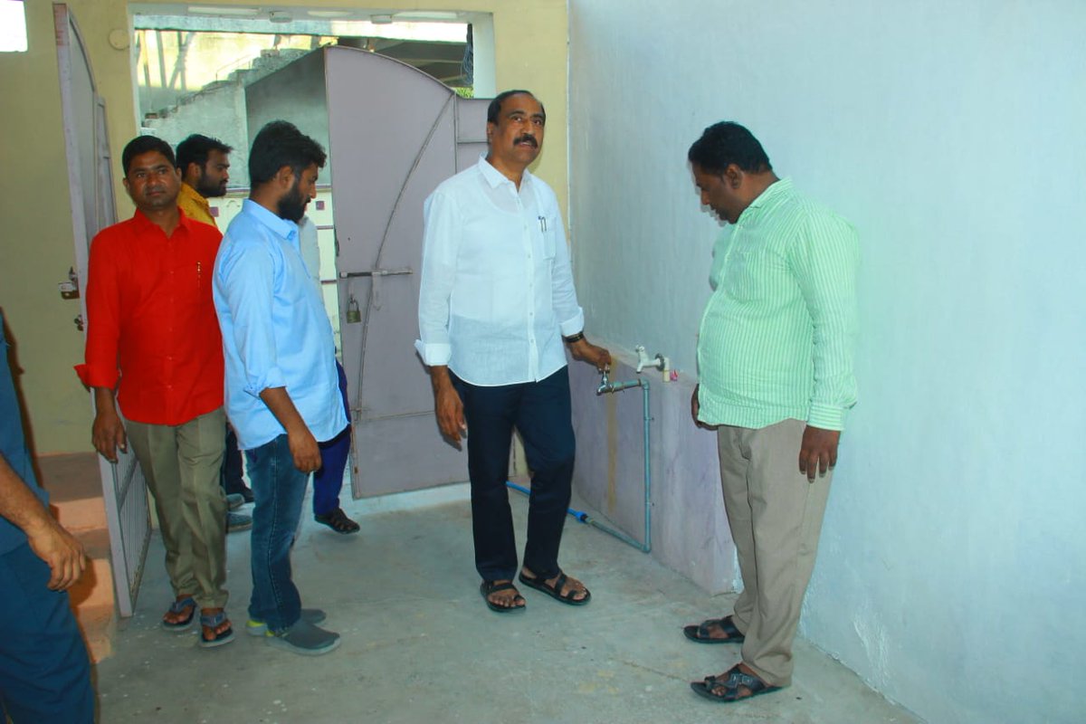DrSanjayJagtial's tweet photo. జగిత్యాల పట్టణ 13,31 వార్డ్ లలో జరుగుతున్న మిషన్ భగీరథ ఇంటర్ కనెక్షన్,హౌజ్ సర్వీస్ కనెక్షన్ పనులను పరిశీలించి,త్వరిత గతిన పూర్తి చేయాలని అధికారులను ఆదేశించడం జరిగింది.
@KTRTRS @RaoKavitha @TelanganaCMO @Koppulaeshwar1 @trsharish @MPsantoshtrs https://t.co/iNX6bT7yXn