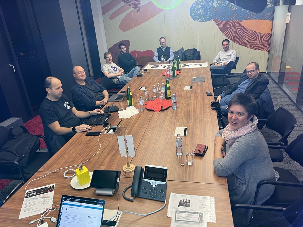 PeterRaganitsch (@peterraganitsch) on Twitter photo It’s happening. First #orclAPEX Vienna Meetup in a long time. Thanks <a href="/Mirela_RoOUG/">Mirela Ardelean</a> for organizing! It’s happening. First #orclAPEX Vienna Meetup in a long time. Thanks <a href="/Mirela_RoOUG/">Mirela Ardelean</a> for organizing!