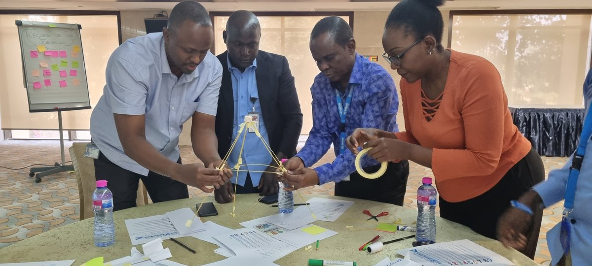 UNHCRNiger's tweet photo. L'opération du HCR au #Niger organise pour toutes ses équipes des sessions de code de conduite. 

🎯Objectifs : 

🚨 Prévenir la fraude, la corruption, le harcèlement et tout type de comportements délictueux ou criminels. 
🤝Renforcer la cohésion et l'écoute au sein des équipes https://t.co/R3nvB6CFon