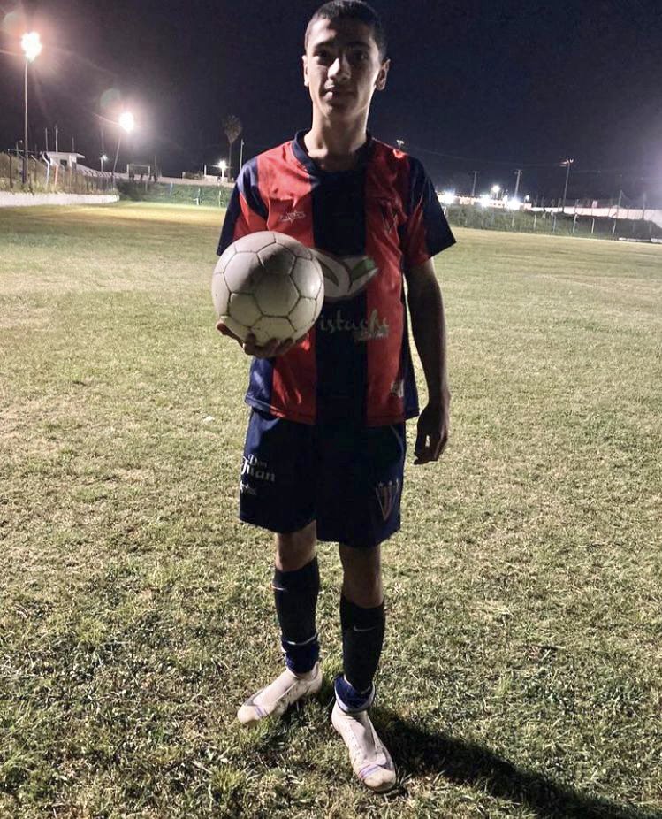 SIGUEN LAS BUENAS ❤️💙 - ❤️🤍

Con gran orgullo y satisfacción, felicitamos a Agustín Giménez, Luciano Quinteros, Francisco Retamoza y Bruno Garín, recientemente convocados para defender a la selección departamental. 👏

¡Felicidades, gurises! Sus logros serán nuestros. 🙌