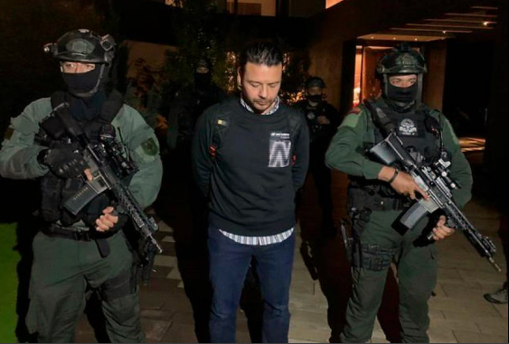 JuanPoe's tweet photo. Sabían que al narcotraficante más poderoso del Clan del Golfo Juan José Valencia Zuluaga, alias Falcón, su empresa ACYONEX que transportaba materiales por carretera, el MINTIC le dio permiso para tener radiofrecuencias según resolución publicada durante el Gobierno Duque. Hilo👇 https://t.co/7gQvyFOxYh