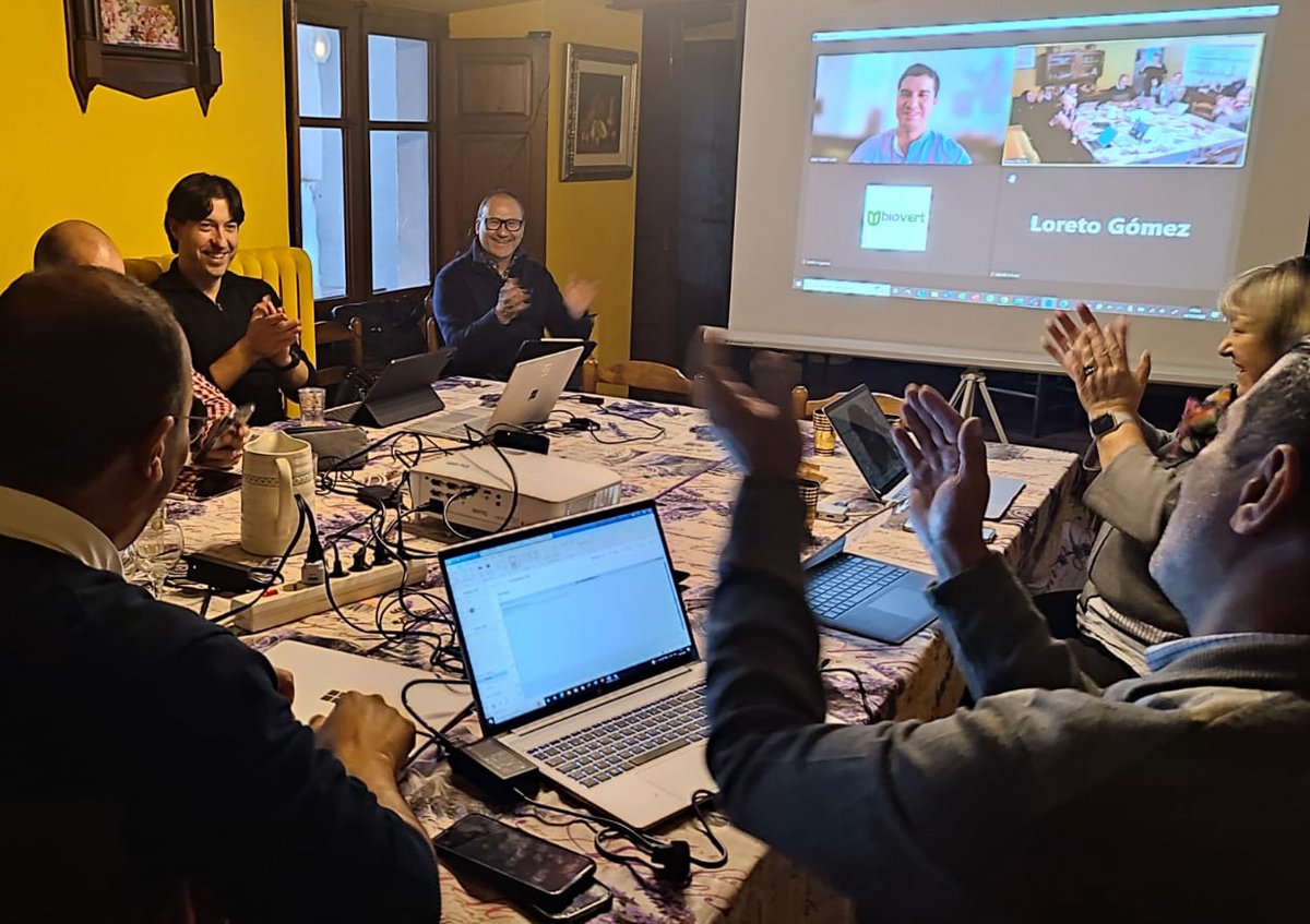 manvert_'s tweet photo. Esta semana celebramos la #convención comercial de diciembre, está vez ya presencial. 

Días de reencuentros que nos acercan y nos fortalecen como equipo. Jornadas de análisis, de planificación y de compartir conocimiento para afrontar los retos de 2023. 
#manvertteam https://t.co/vCIEetmRWC
