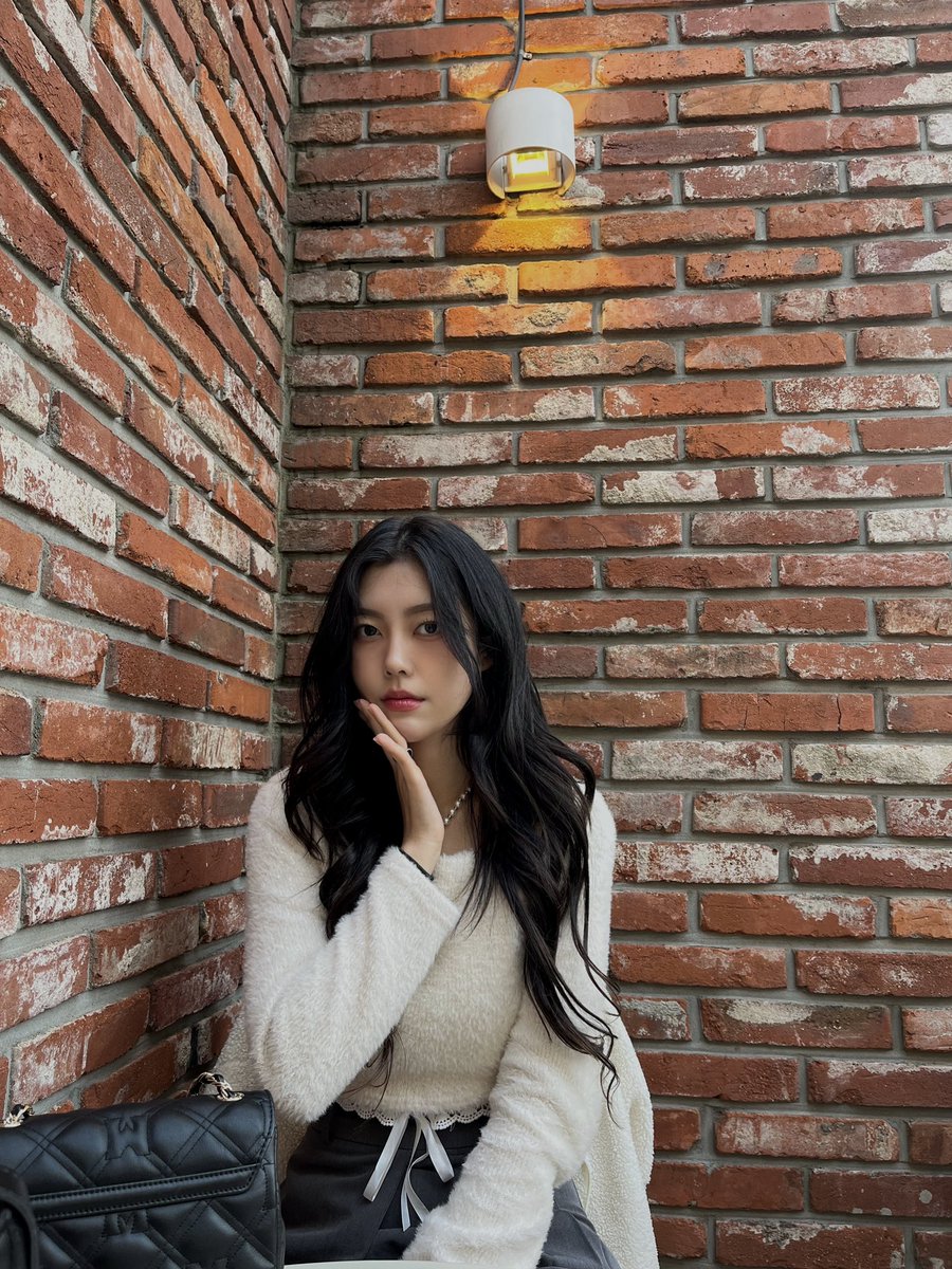 _jimmni_'s tweet photo. 이때는 날씨 좋았는데 요즘 날씨가 너무너무 추워요 ㅜㅜ 추위 조심하기!! 그리고 요즘 빵이 너무 좋아요 빵카페 투어만 하는거같아요🥲큰일이닷! 여러분도 빵 좋아하세요~?무슨빵을 제일 좋아해요?!🥐🥯🍞🥖🥨💙#jimin  #지민 #빵 #빵투어 #muutive https://t.co/VkvSof5hmU