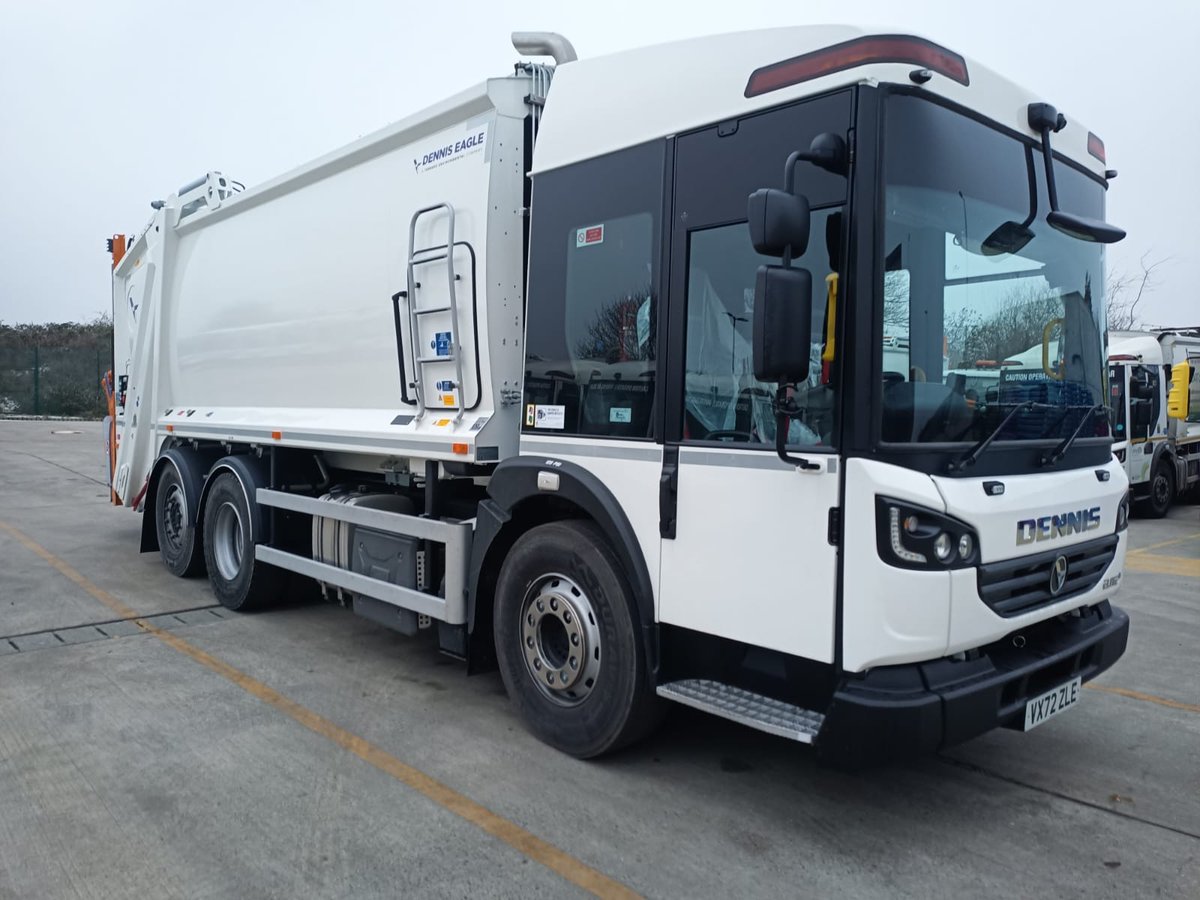 🆕🚛♻️ NEW LORRY ♻️🚛🆕

Today our Drivers and Supervisors took delivery of our New Lorry 👏

Key features which support our customers and collection team 📝:

- Narrow Body 
- 26 T Max Weight
- Bin Weighing Ability
- Live Video Recording 

#alwaysimprovingourservice