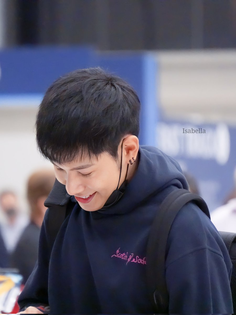 belle_laddawan's tweet photo. ขอให้เป็นทริปที่มีแต่ความสุขและรอยยิ้มนะครับ 😆😍 @stjinx_maya

#KristSingtoGotoJapan
#SingtoPrachaya https://t.co/MAPhaYRIVz