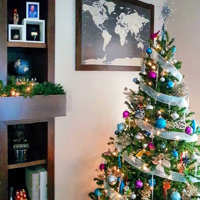 PushPinMaps's tweet photo. Christmas is just around the corner! There's still time to get a #PushPinTravelMap under your tree. 🎁🌲 Our recommended order by date is 12/15. Save 10% with coupon code Holidays and give the Best. Gift. Ever!📍🌏 #mapoftheworld #christmasgifts #christmasgiftideas #christmas2022 https://t.co/VpDaevJy0t