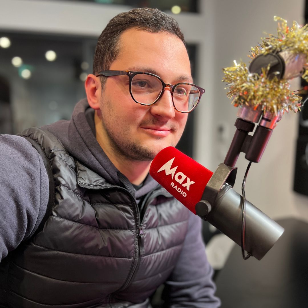 🎤 INTERVIEW DU JOUR 🎤 
Aujourd'hui, <a href="/AdrienJougler/">Adrien Jougler</a> reçoit <a href="/AntoineChambe/">Antoine Chambe</a> dès 19H sur Max Radio ! ⏰ Le DJ et producteur parlera de son album "Riverside", sa version vinyle, sa carrière... 🤩 
#MaxRadio #interview #interviewdujour #AntoineChambe #producteur #dj