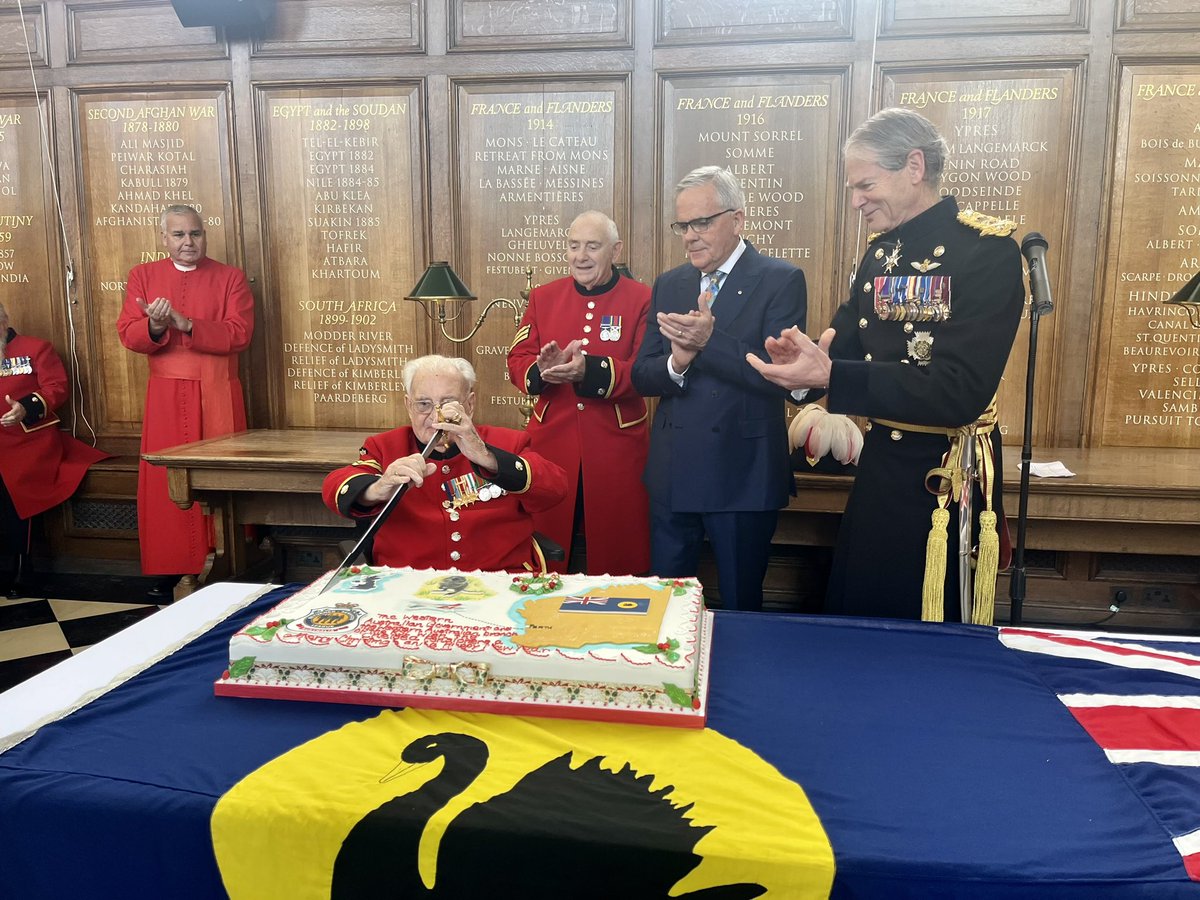 wagoeurope's tweet photo. It was an honour to present this year’s Christmas cake to @RHChelsea. Commencing in 1949, this tradition celebrates the strong relationships between Australia and the UK and provides us the opportunity to recognise the sacrifice that service personnel make.@RBKCMayor @DefenceAust https://t.co/V30qZ4H4ks