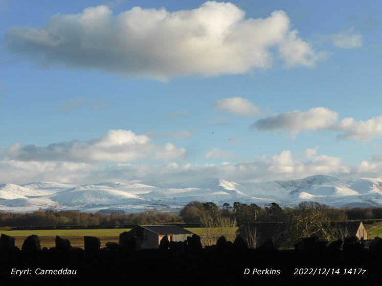 tywyddmon's tweet photo. Looking glorious in the afternoon sunshine the #snow clad #Carneddau mountains viewed from #Anglesey @DerekTheWeather https://t.co/zYwmymiZUU