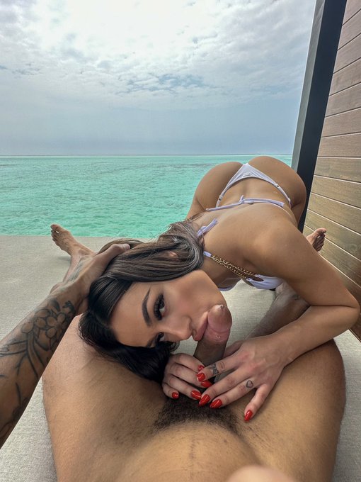 BJ with view 🌴  https://t.co/SnwUNDtmJF https://t.co/ZhejY5eHum